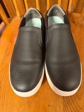DR. SCHOLLS WOMEN'S
"MADISON" SLIP-ON
COMFORT
SNEAKERS BLACK 
Size~8.5 WIDE
